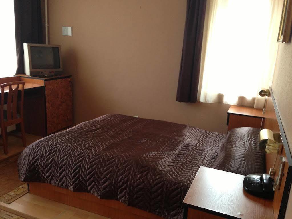 בודפשט Villa Hotel Kristal מראה חיצוני תמונה